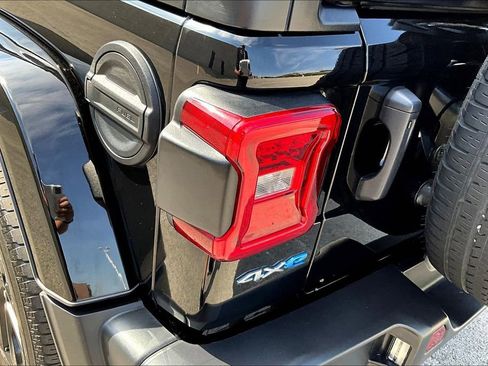 Used 2021 Jeep Wrangler Unlimited Sahara w/ Cold Weather Group image 28