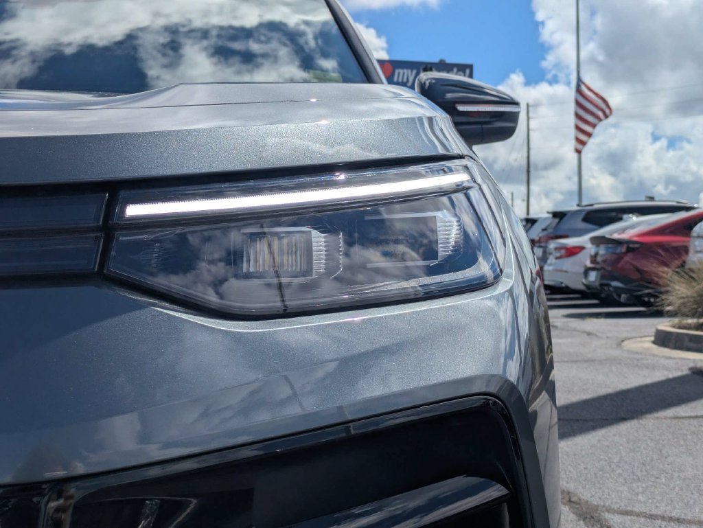 New 2026 Volkswagen Tiguan SE R-Line FWD image 11