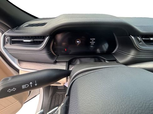 Used 2023 Jeep Grand Cherokee Limited image 25