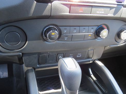 Used 2023 Nissan Frontier SV w/ Midnight Edition Package image 14