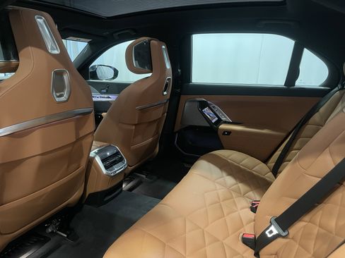 Used 2025 BMW 740i xDrive image 23