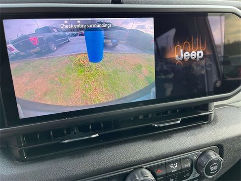 Used 2024 Jeep Wrangler Unlimited w/ Convenience Group image 32