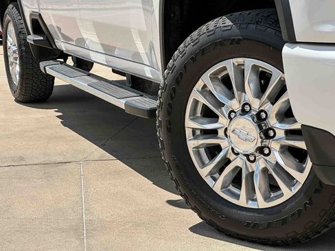 Used 2020 Chevrolet Silverado 2500 High Country w/ Z71 Off-Road Package AWD/4WD image 9