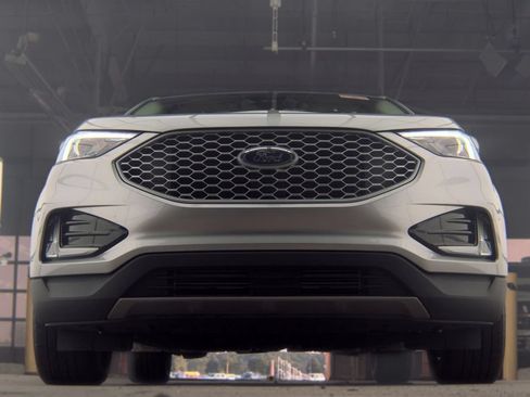 Used 2024 Ford Edge SEL w/ Convenience Package AWD/4WD image 3