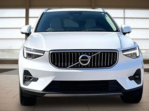 Used 2023 Volvo XC40 B5 Plus w/ Driver Assist Package AWD/4WD image 3