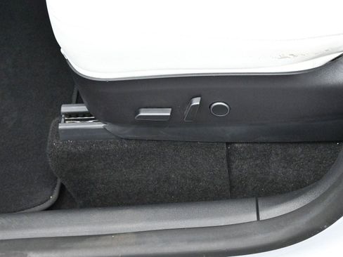 Used 2021 Tesla Model Y Long Range image 14