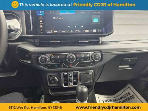 Used 2025 Jeep Wrangler Unlimited Sahara image 16