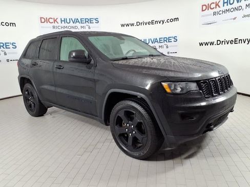 Used 2018 Jeep Grand Cherokee Laredo image 3