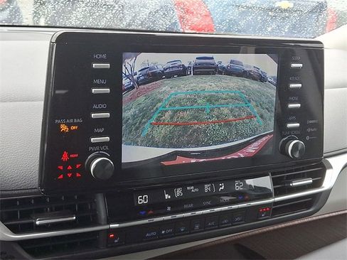 Used 2023 Toyota Sienna XLE image 15