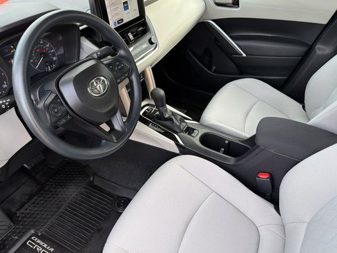 Certified 2025 Toyota Corolla Cross L image 10