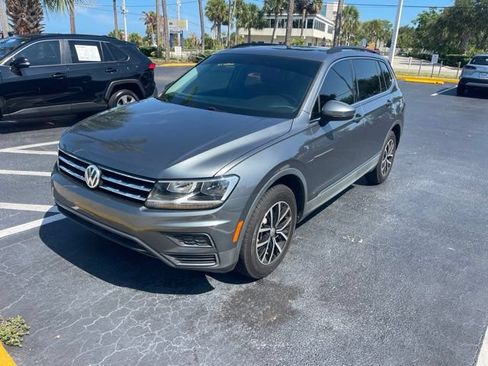 Used 2021 Volkswagen Tiguan SE FWD image 2