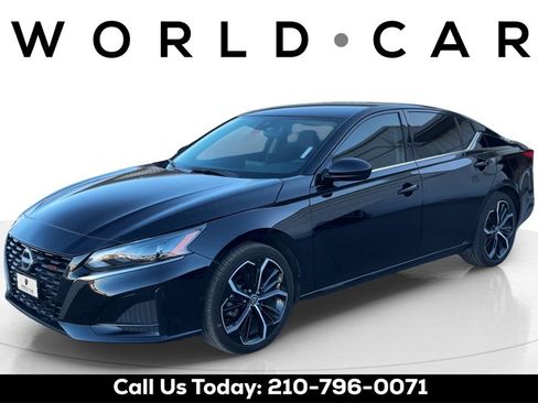 Used 2025 Nissan Altima 2.5 SR image 3