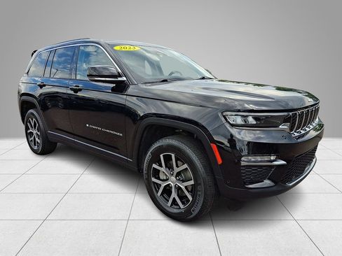 Used 2023 Jeep Grand Cherokee Limited w/ Luxury Tech Group II AWD/4WD image 4
