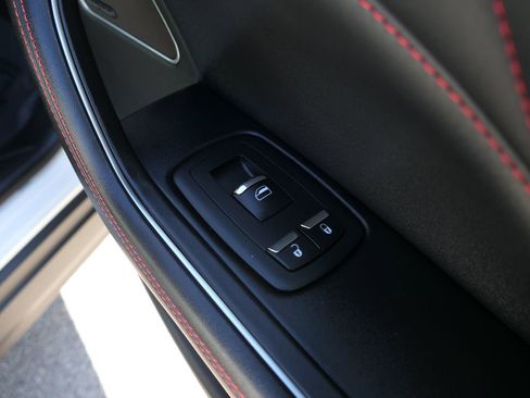 Used 2024 Maserati Levante GT Ultima image 27