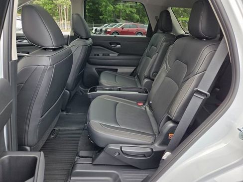 New 2026 Nissan Pathfinder SL FWD image 10