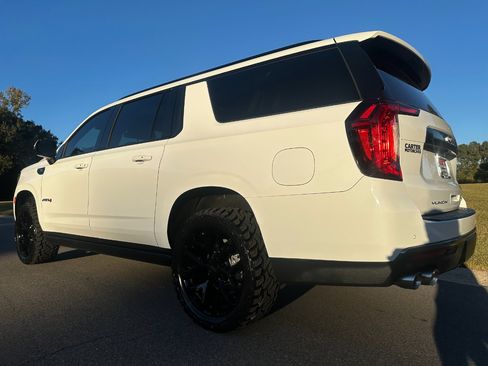 Used 2022 GMC Yukon XL AT4 image 7
