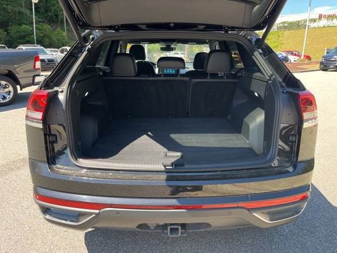 Used 2024 Volkswagen Atlas Cross Sport SE FWD image 32