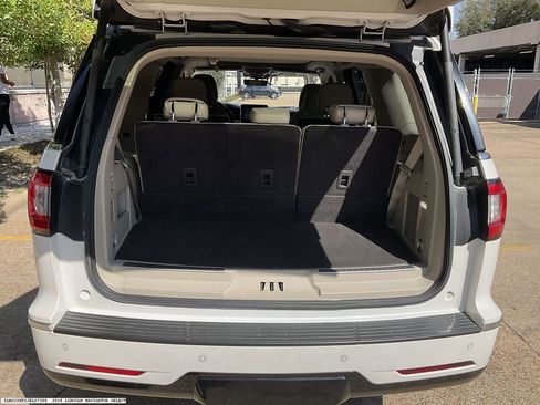Used 2018 Lincoln Navigator Select w/ Technology Package image 16