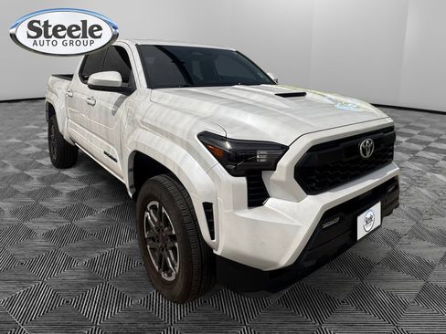 Used 2024 Toyota Tacoma TRD Sport w/ TRD Sport Upgrade Package AWD/4WD image 7