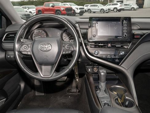 Used 2021 Toyota Camry SE image 6