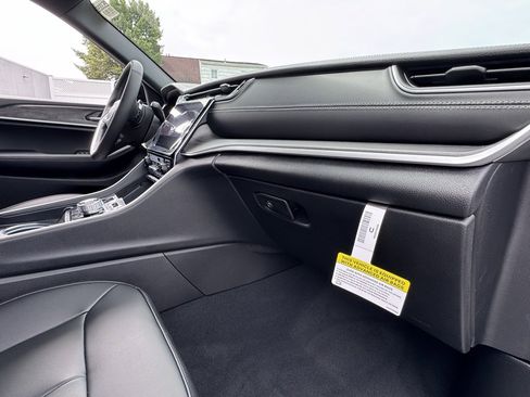 New 2025 Jeep Grand Cherokee L Limited w/ Black Appearance Package image 17