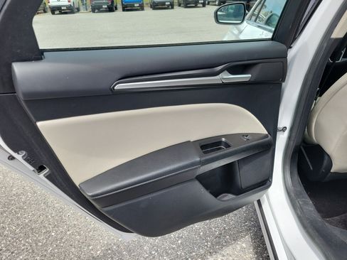 Used 2018 Ford Fusion Titanium image 24