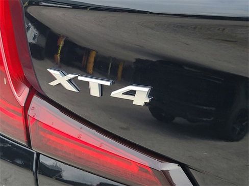 Used 2023 Cadillac XT4 Premium Luxury image 9