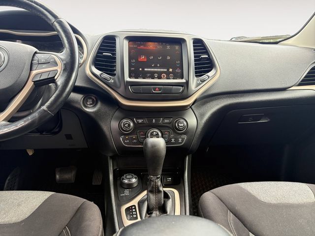 Used 2014 Jeep Cherokee Latitude AWD/4WD image 11