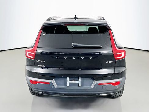 Used 2023 Volvo XC40 B5 Plus AWD/4WD image 6
