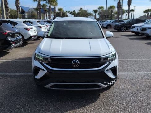 Used 2024 Volkswagen Taos SE image 3