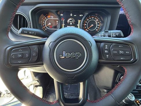 Used 2025 Jeep Wrangler Unlimited Rubicon AWD/4WD image 18