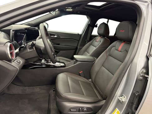 Used 2026 Chevrolet Trax RS w/ Sunroof Package image 9