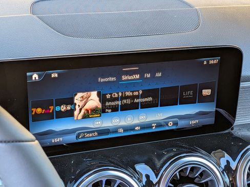 Used 2026 Mercedes-Benz GLB 250 image 24