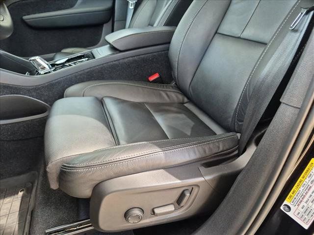 Used 2023 Volvo XC40 B5 Plus w/ Driver Assist Package AWD/4WD image 17