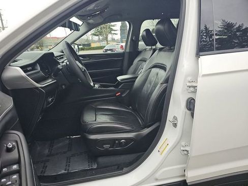 Used 2023 Jeep Grand Cherokee Limited w/ Luxury Tech Group II image 9