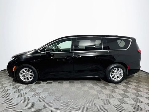 Used 2025 Chrysler Pacifica Select FWD image 4