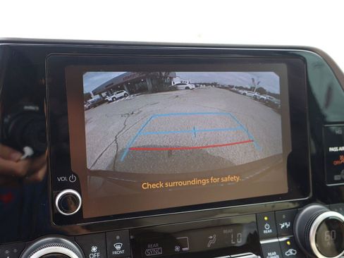 Used 2023 Toyota Highlander XLE FWD image 38
