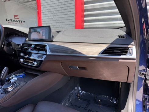 Used 2020 BMW M550i xDrive w/ Dynamic Handling Package AWD/4WD image 33