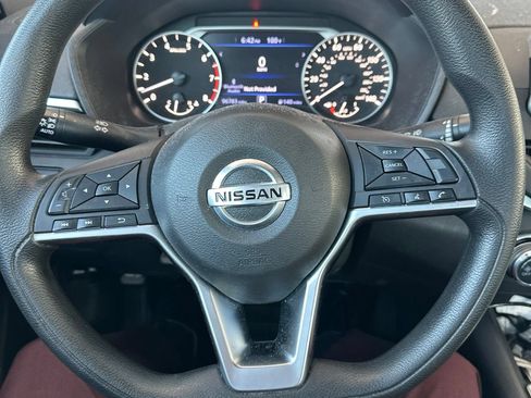 Used 2022 Nissan Altima 2.5 SV FWD image 25