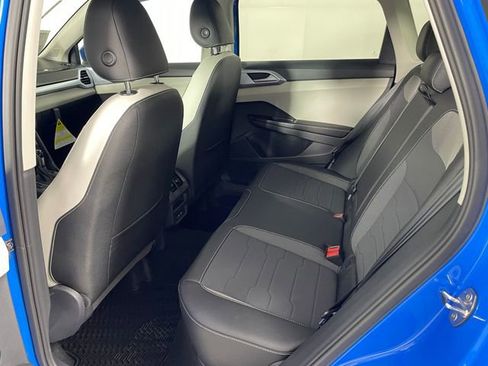 New 2026 Volkswagen Taos SE image 4