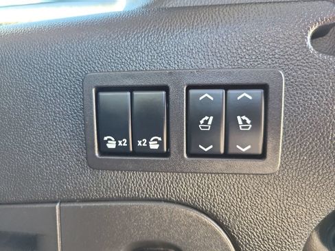 Used 2020 Chevrolet Suburban Premier w/ Premier Plus Edition AWD/4WD image 8