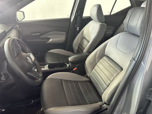 Used 2023 Nissan Kicks SR w/ SR Premium Package FWD image 11