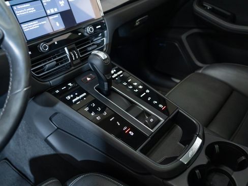 Certified 2022 Porsche Macan S AWD/4WD image 22
