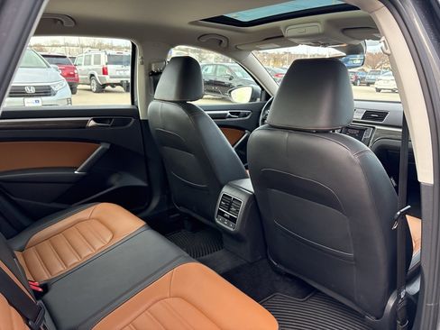 Used 2018 Volkswagen Passat 2.0T SEL Premium image 30