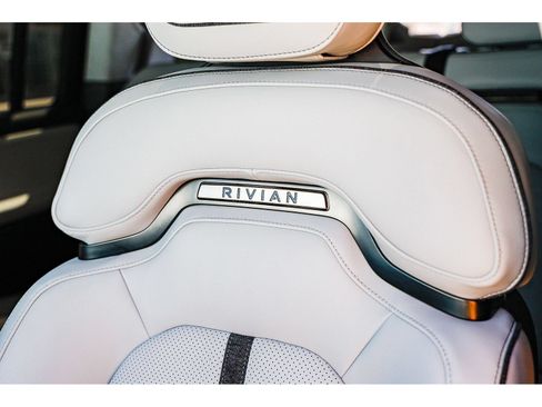 Used 2024 Rivian R1S Adventure AWD/4WD image 27