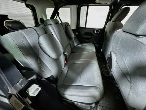 Used 2024 Jeep Wrangler Unlimited image 25