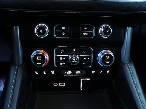 Used 2021 GMC Yukon SLT image 33