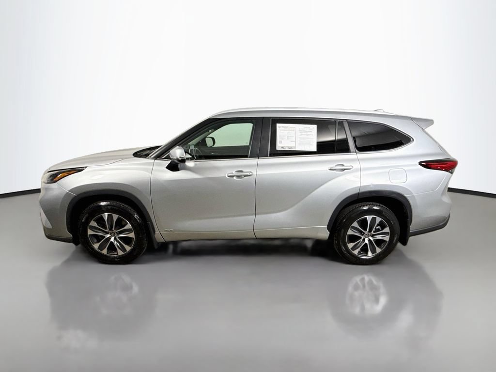 Certified 2023 Toyota Highlander XLE AWD/4WD image 4