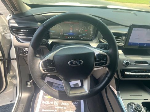 Used 2023 Ford Explorer XLT w/ Equipment Group 202A AWD/4WD image 14