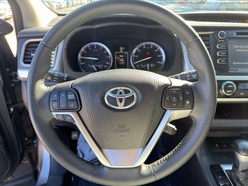 Used 2016 Toyota Highlander XLE image 19